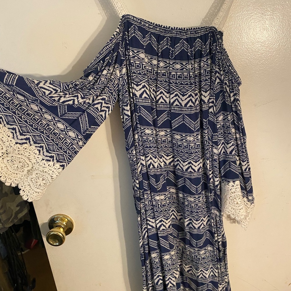 Mid length Aztec pattern dress with belle sleeves